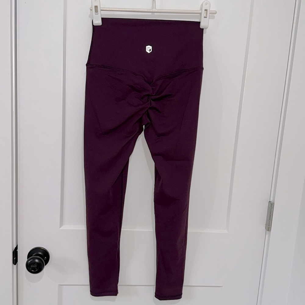 Born Primitive Scrunched Butt Plum 7/8 Leggings size S